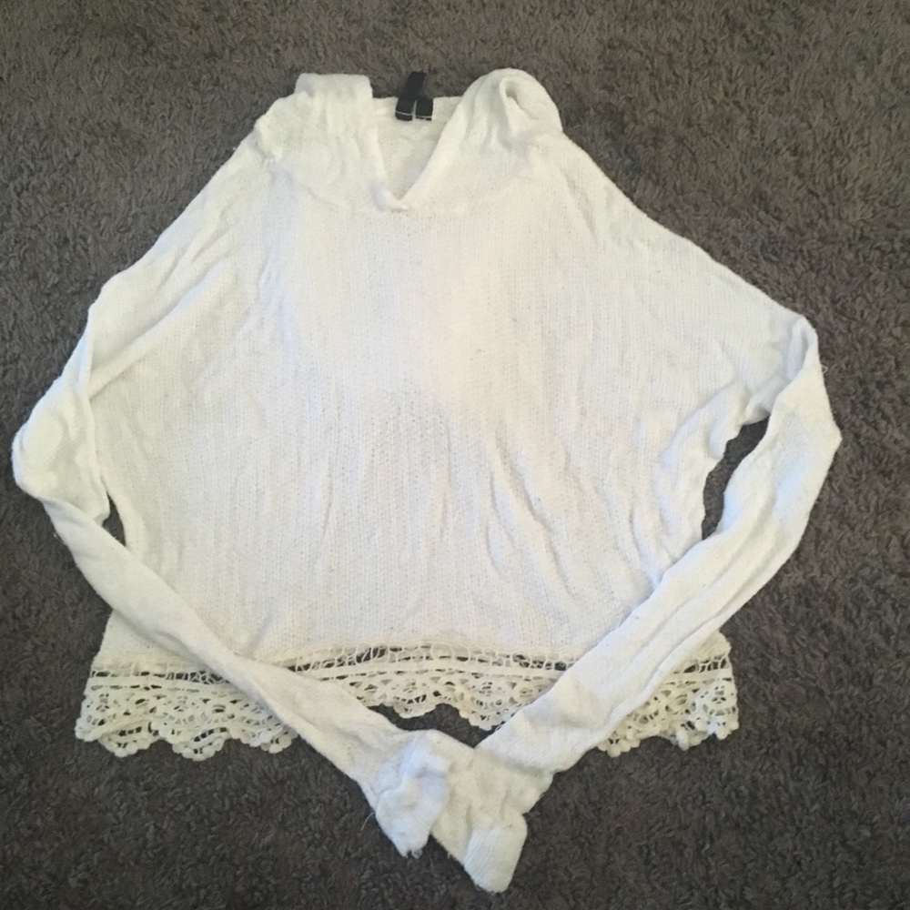 White crop top sweater